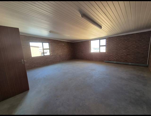 500M² WAREHOUSE TO LET IN BRENTWOOD PARK